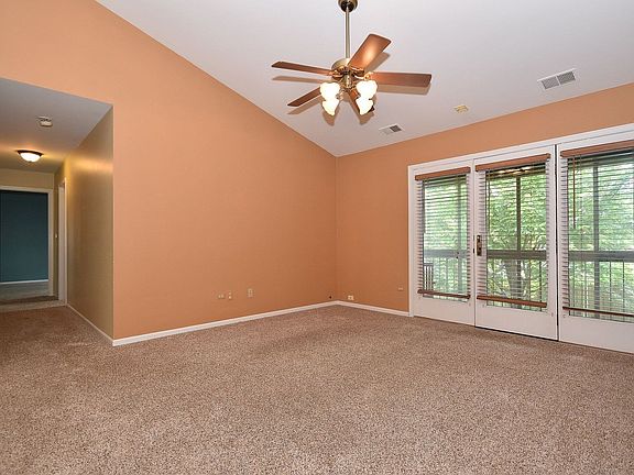5th image of 524 Banyon Ln APT C