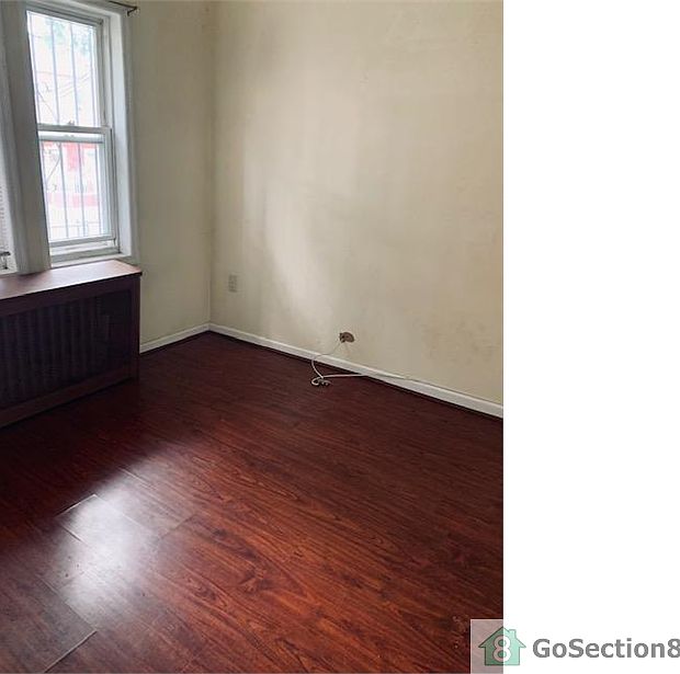 1st image of 3984 Carpenter Ave Floor 1
