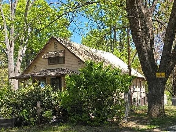 2nd image of 603 Mangum Rd