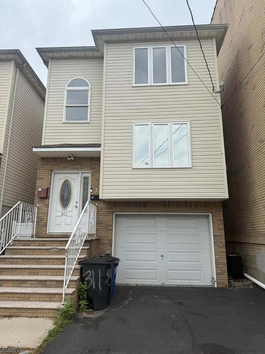 3 bed, 2.0 bath, $2,650 — Photo 1