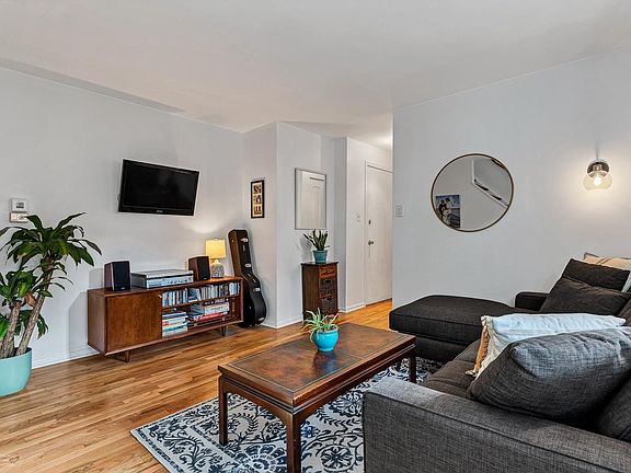 4th image of 5315 N Kenmore Ave APT 3B