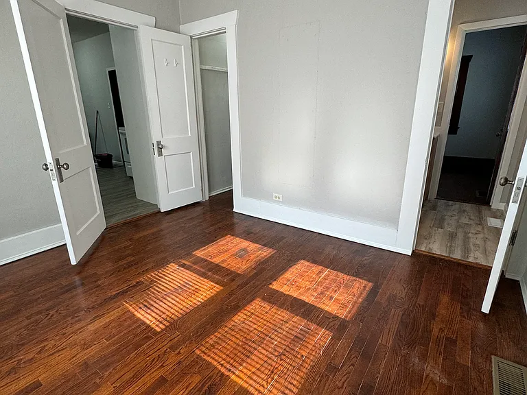 225 N Charles St — Photo 8