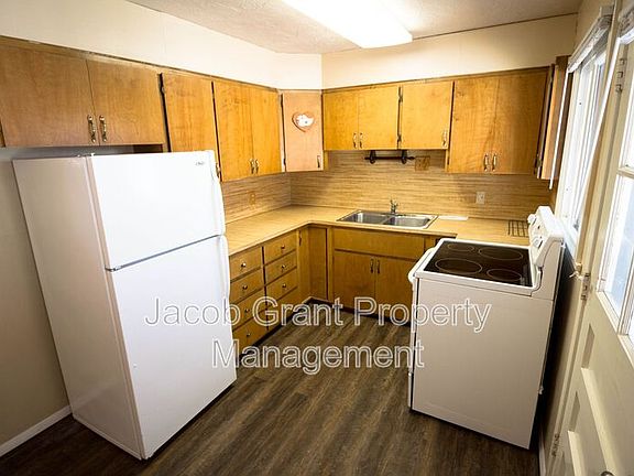 5th image of 251 Garden St
