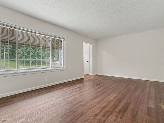 3rd image of 2651 Robindale Ave