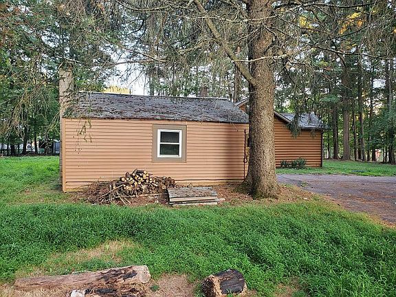 2nd image of 81 Lakeshore Dr