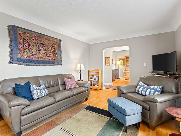 4th image of 9626 86th St NW