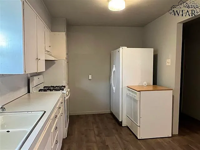 3 bed, 1.5 bath, 1066 sqft, $1,200 — Photo 3