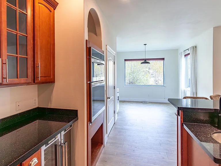 13431 Canyon Rd — Photo 20