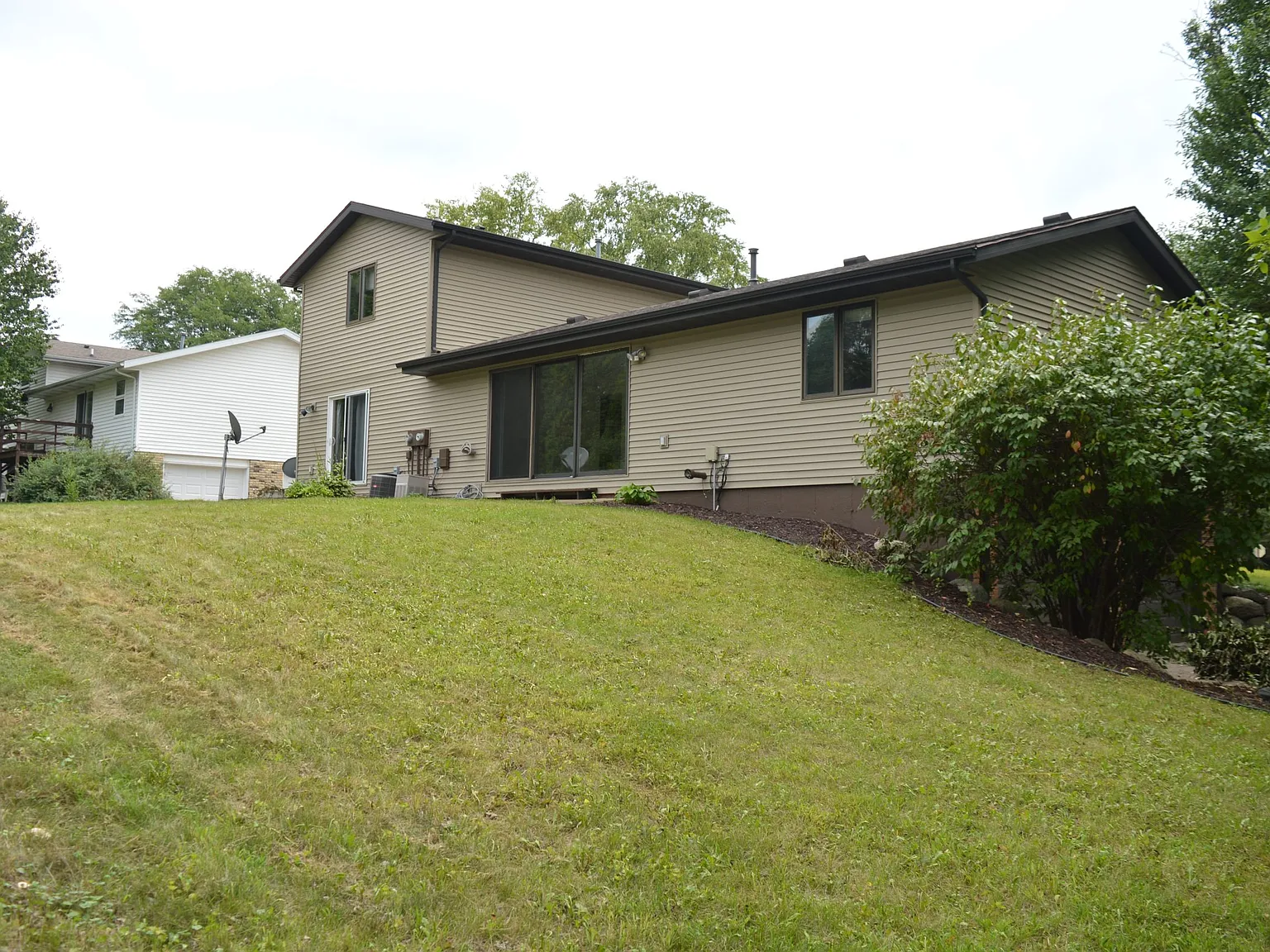 2 bed, 960 sqft, $1,895 — Photo 3