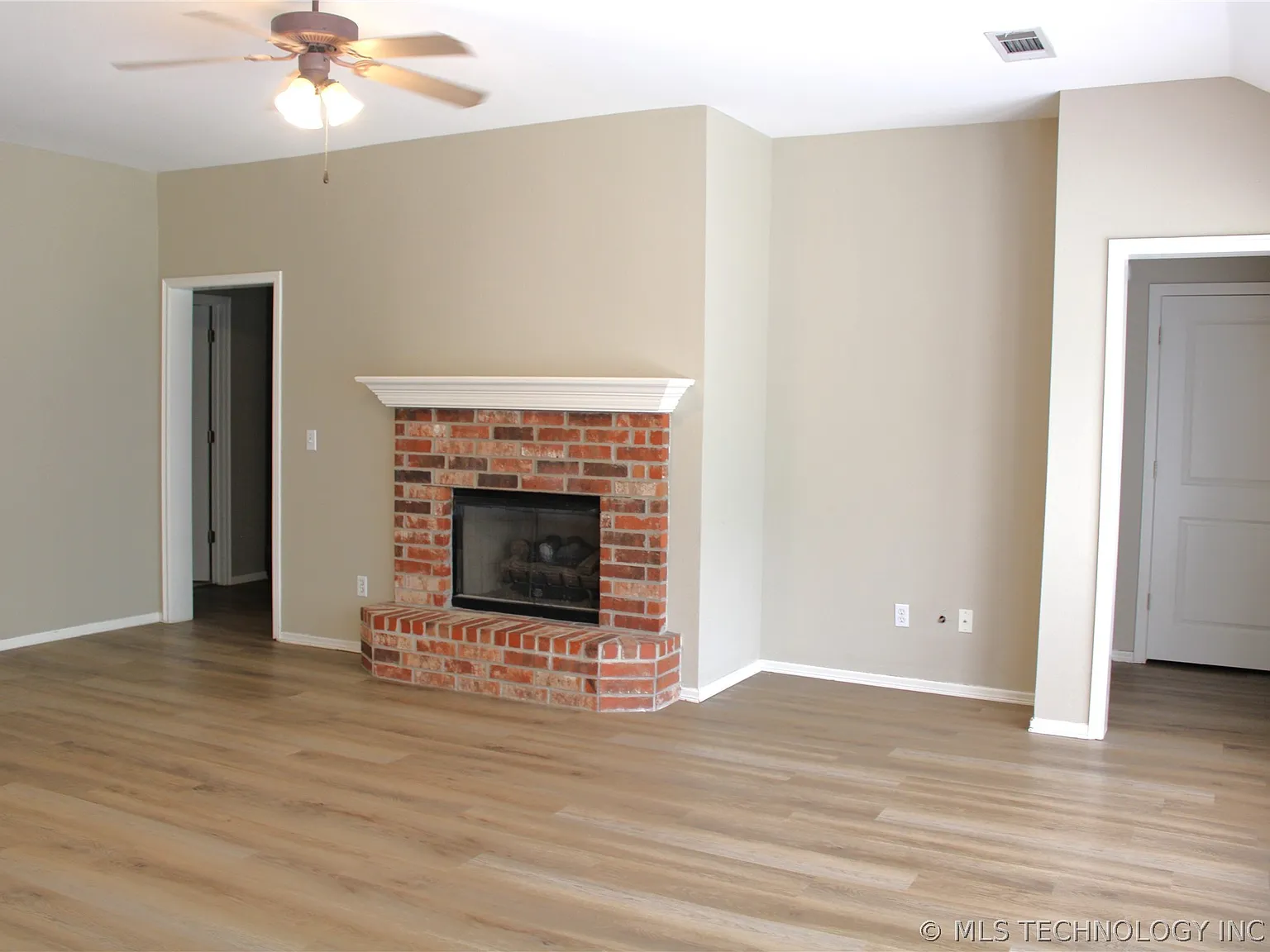 4 bed, 2.0 bath, 2114 sqft, $2,100 — Photo 3