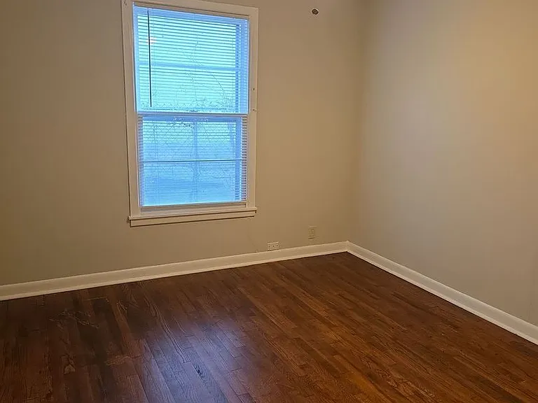1811 W College St — Photo 13