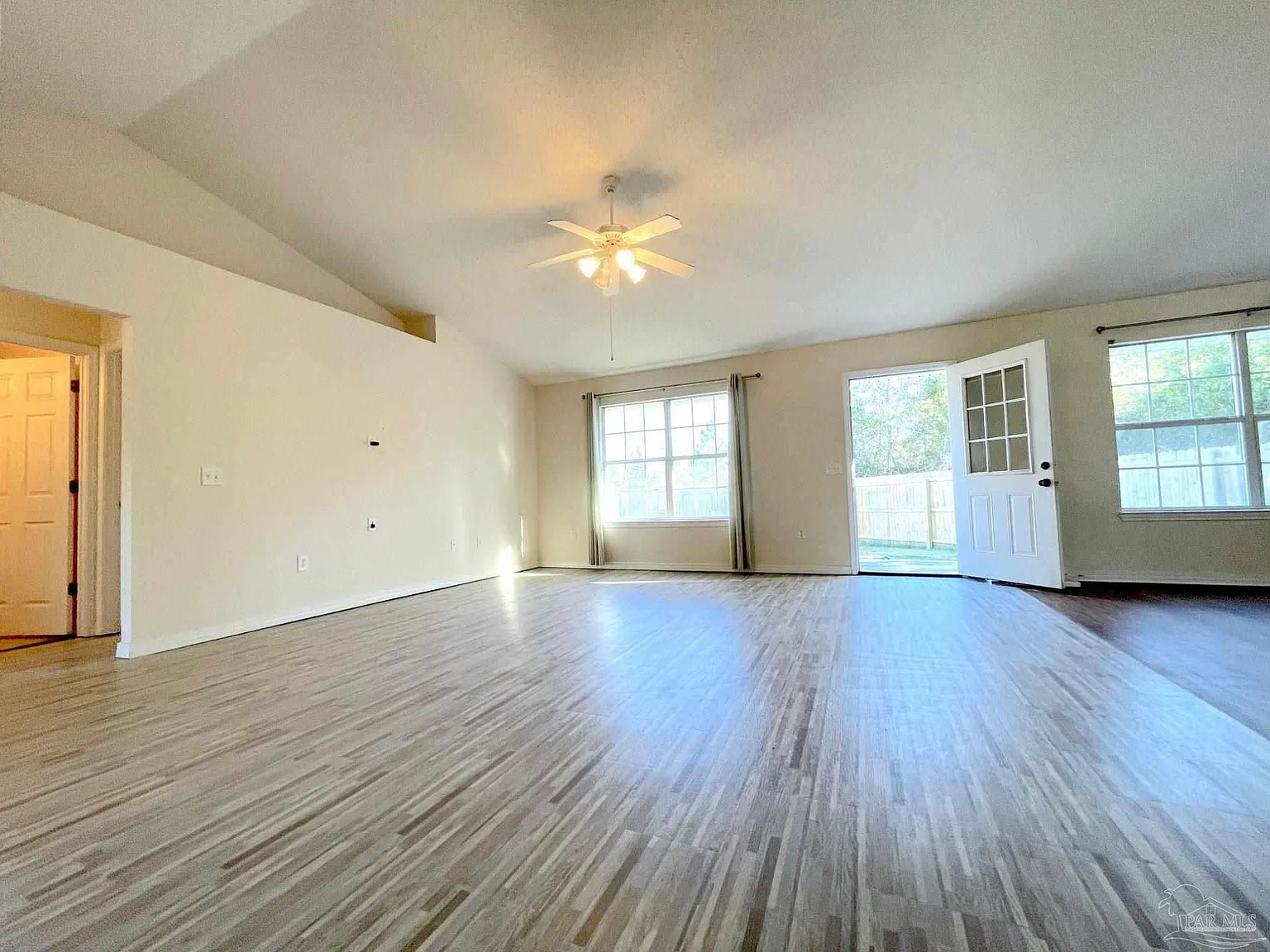 4 bed, 1815 sqft, $2,200 — Photo 3