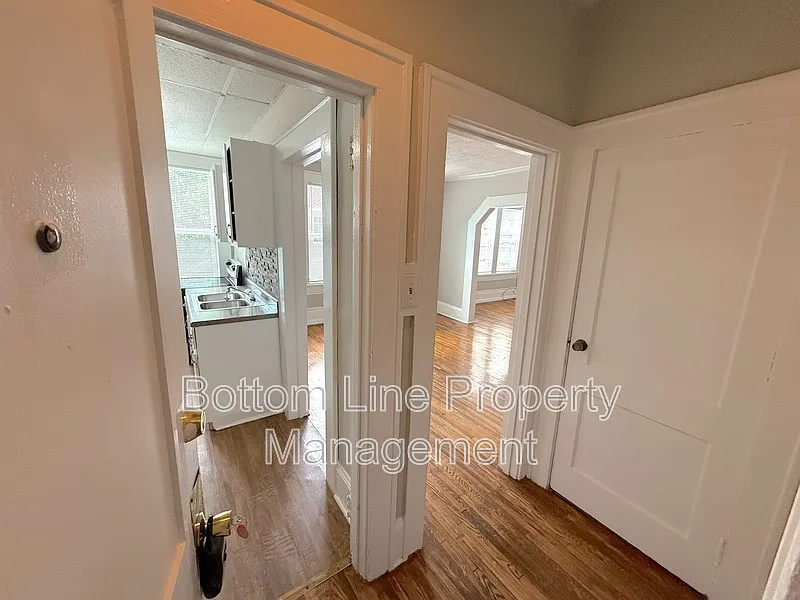 1 bed, 1.0 bath, 1000 sqft, $1,345 — Photo 3