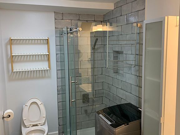 3rd image of 16W525 Lake Dr APT 101