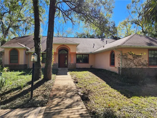 8739 N Barberry Way, Crystal River, FL 34428