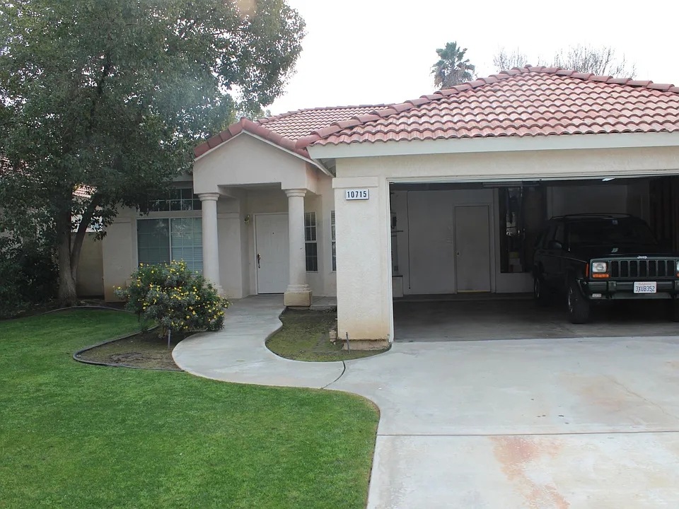 10715 Petalo Dr