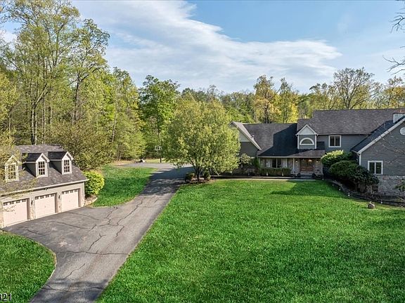 3rd image of 65 Gunn Rd