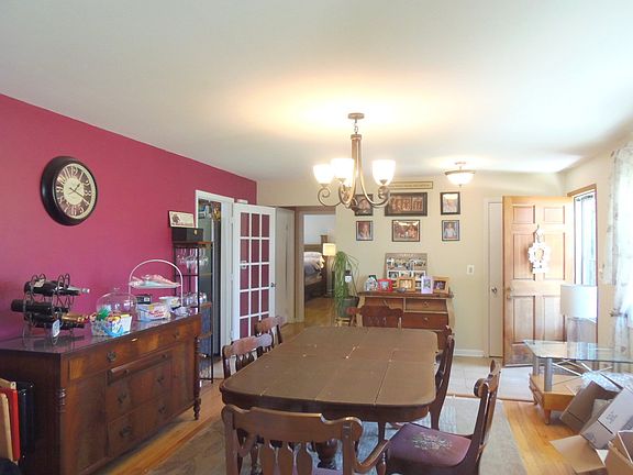 4th image of 425 Ashland St