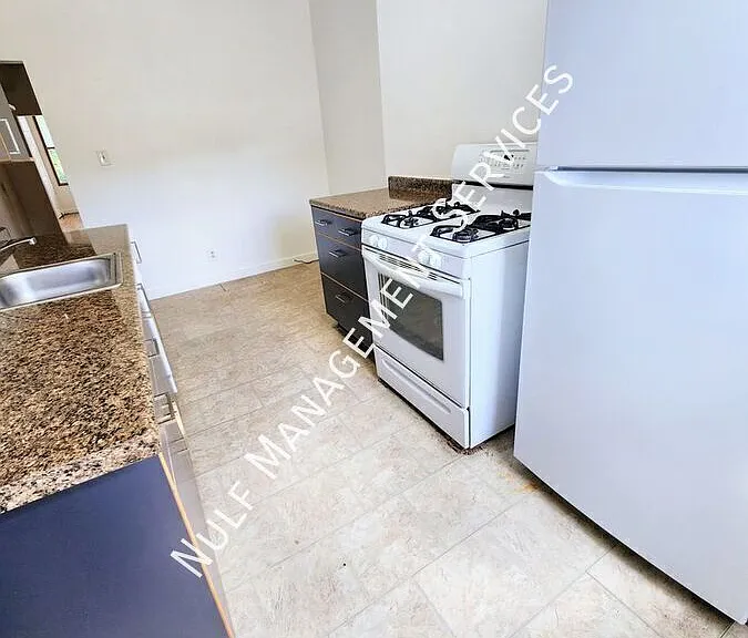 5235 Butler St #2 — Photo 2