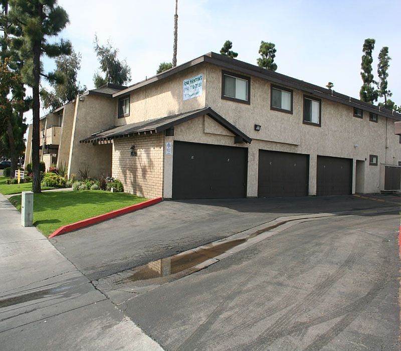 2nd image of 14321 Brookhurst St APT 23