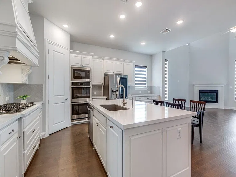 2101 Hebert Ct — Photo 1