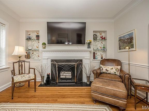5th image of 1034 E Linden Ave