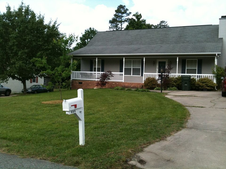 2nd image of 206 Howard St