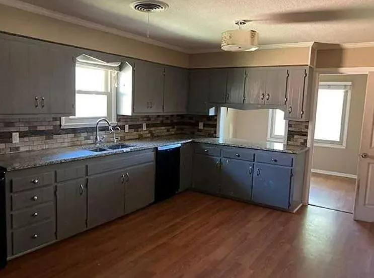 2201 Crescent Dr — Photo 11