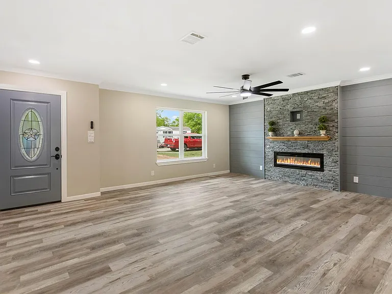 904 Westview Cir — Photo 4