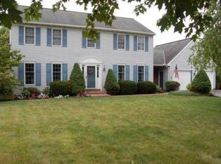 572 Wheatfield Dr, Lititz, PA 17543