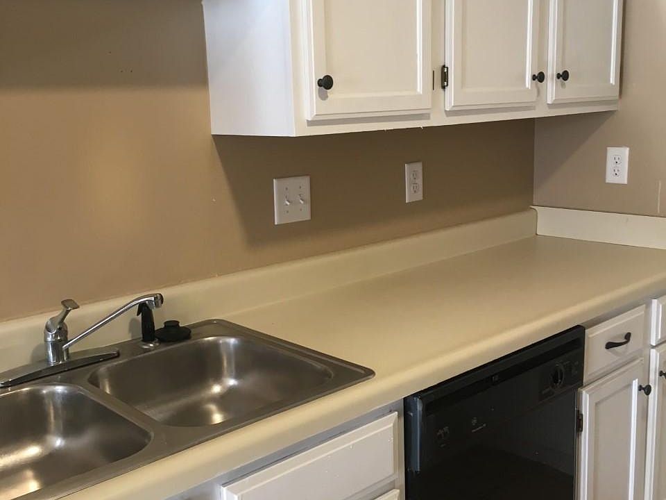 1st image of 837 E Kara Ln