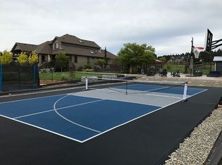 15640 S Tiger Rose Ln, Oregon City, OR 97045