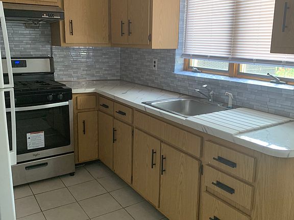 2nd image of 2969 Voorhies Ave