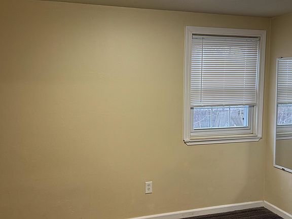 4th image of 22641 Albion Ave