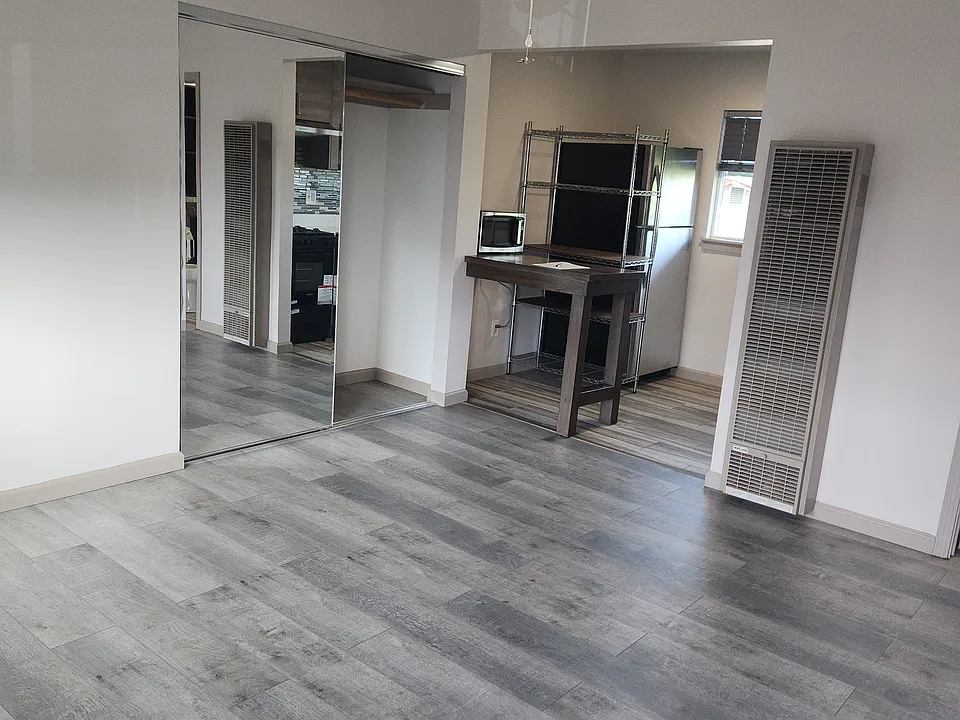 1041 Eugene Ave #4