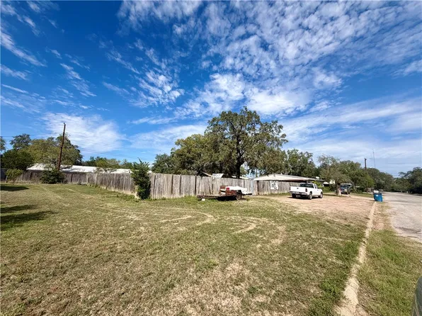 1202 Terry St, George West, TX 78022