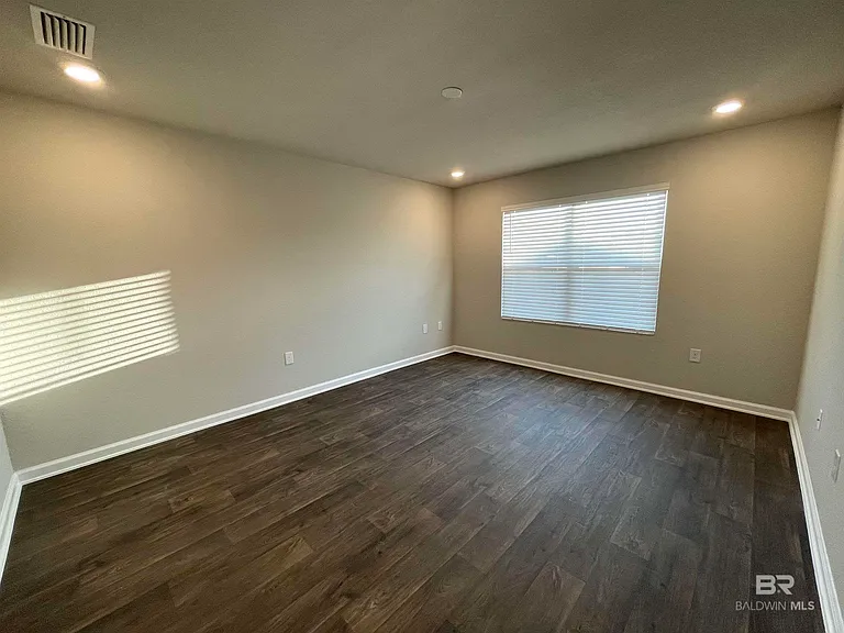 20651 Mercury Dr — Photo 5
