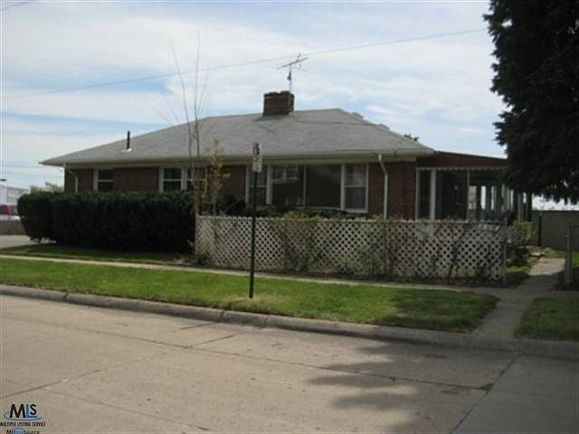 1st image of 305 Iroquois St