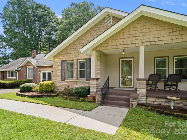 429 Brooklyn Ave, Hendersonville, NC 28792