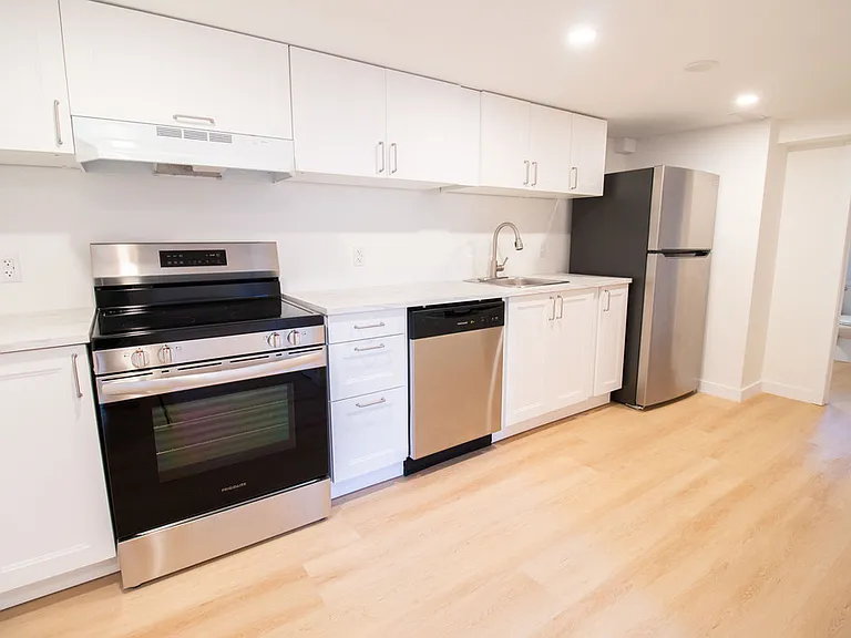 58 Churchill Ave — Photo 4
