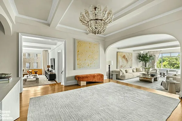 Living room, photo 2