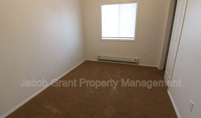 385 Golden St #4 — Photo 8