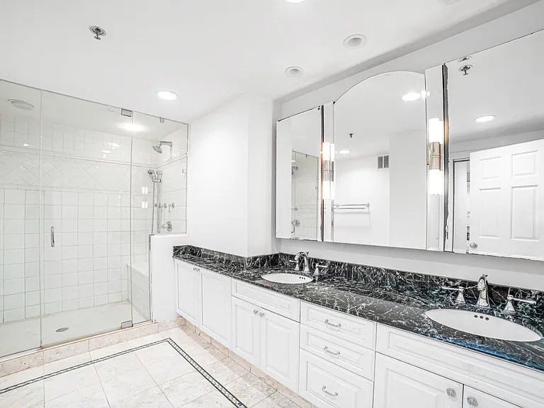 100 E Huron St #3504 — Photo 30