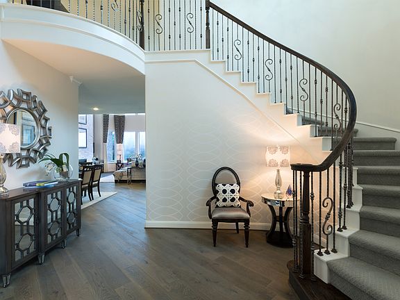 The DaVinci modeled at Aliana