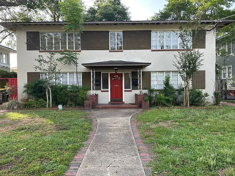 3018 Oak St — Photo 1