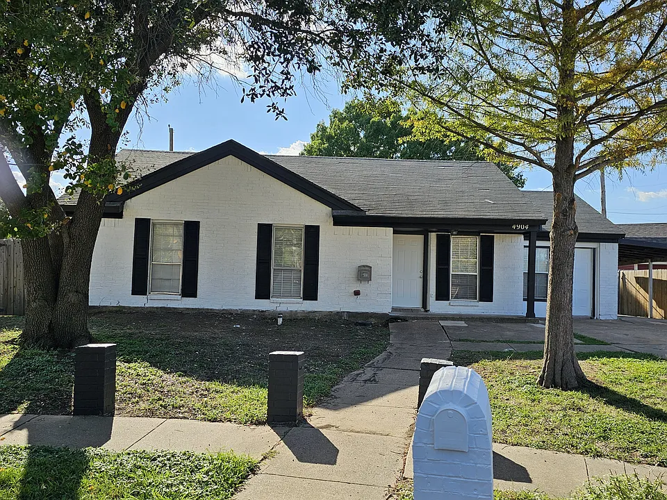4904 Beacon Ct
