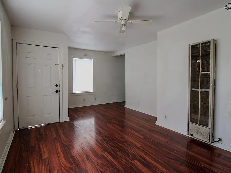 1640 Hawes Ave — Photo 3