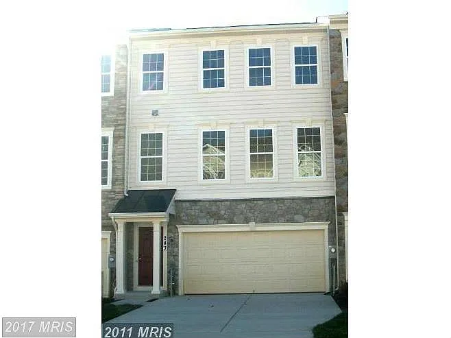 243 Mohegan Dr photo 1