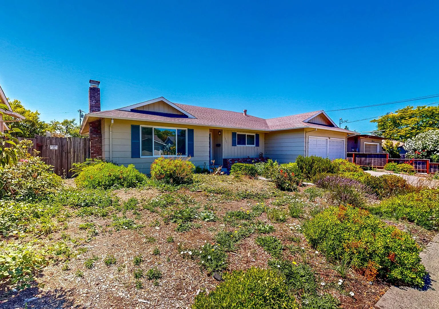 Bennett Valley! Bright and Newly Refurbished Three bedroom Two bathroom Single Family — Photo 3