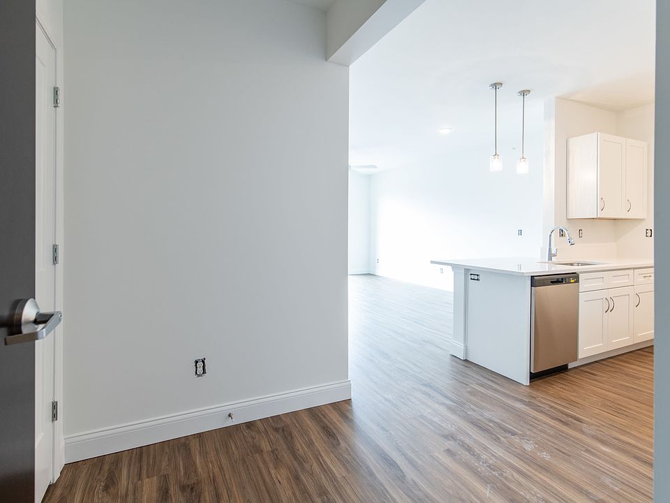1st image of 231 Walton Ave #107